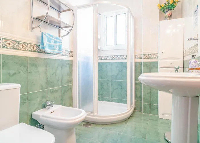 3 Bedroom Stunning In Holiday home Nerja